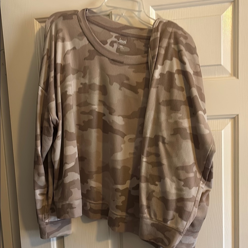 Jenni Camouflage Sweatshirt & Pants
